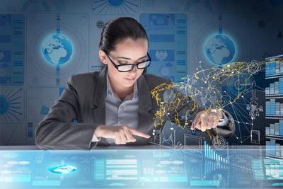 現(xiàn)代女性的網絡理念圖片-現(xiàn)代女性和未來媒體的分享概念素材-高清圖片-攝影照片-尋圖免費打包下載